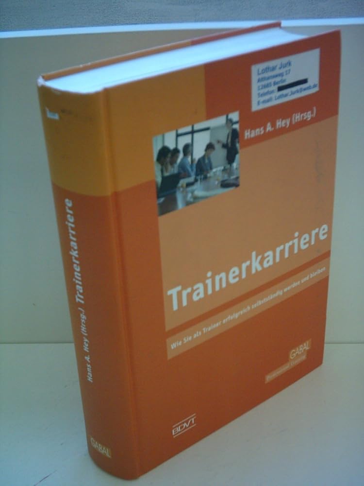 Trainerkarriere: So machen Sie sich erfolgreich selbständig als Trainer cover image